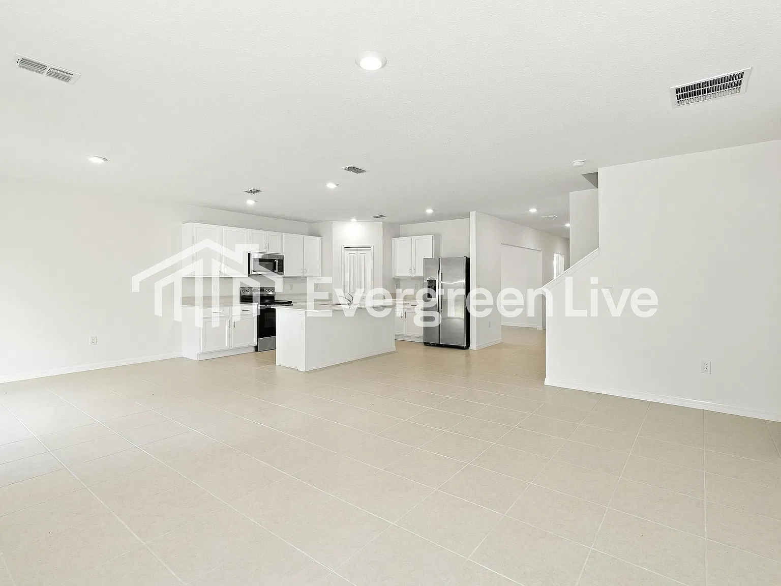 6 bed, 3.0 bath, 3041 sqft, $2,745 — Photo 2