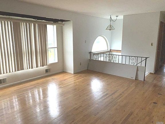 3rd image of 346 Broadway