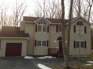3579 Kensington Dr, Bushkill, PA 18324