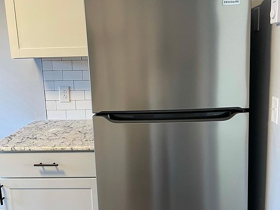 3rd image of 510 Hawley Ave APT 3