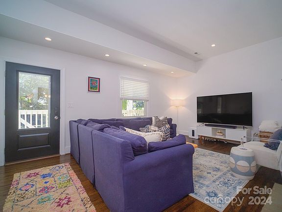 5th image of 2839 Virginia Ave