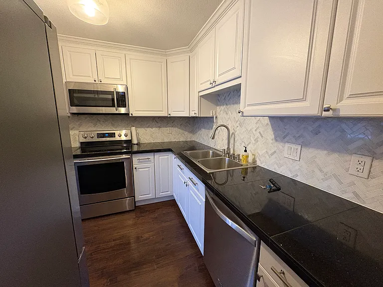213 W 22nd Ave #302 — Photo 9