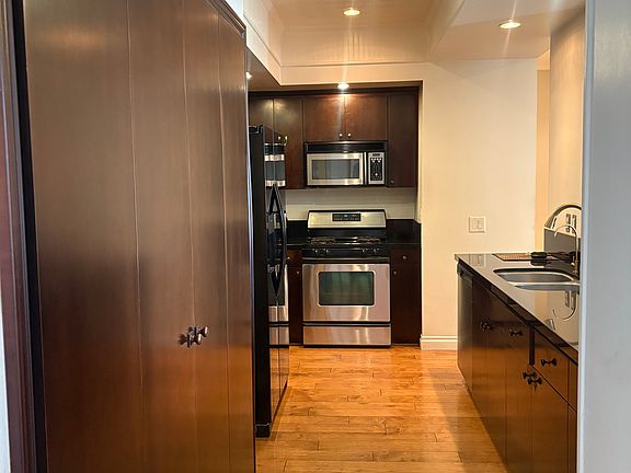 4th image of 5534 Encino Ave APT 102