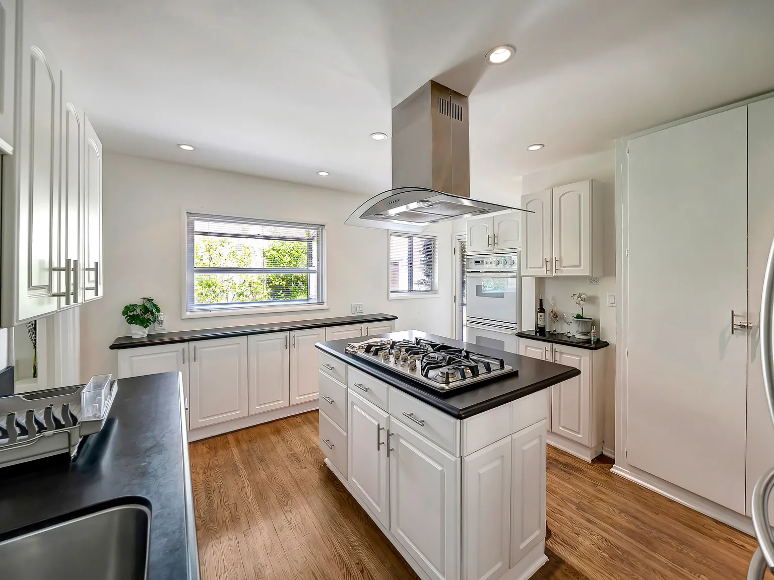 8750 Ashcroft Ave — Photo 3