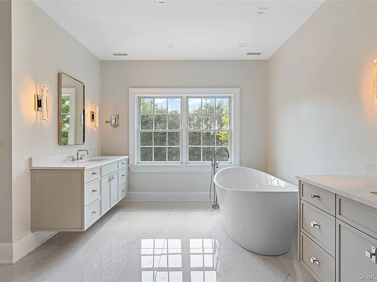 42 Mamaroneck Rd — Photo 30