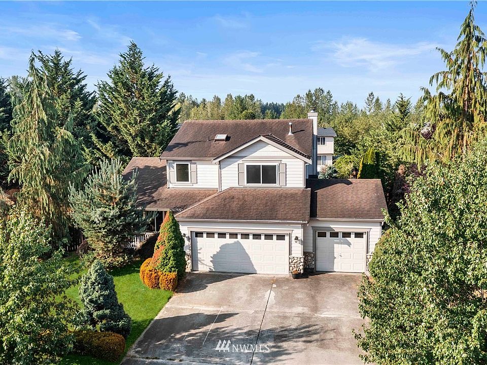 Welcome home to this ideally situated lot in a quiet, established neighborhood!