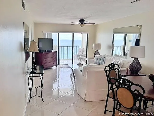 2 bed, 2.0 bath, 1053 sqft, $3,200 — Photo 2