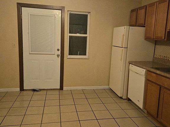 2nd image of 306 Meadow Dr #3