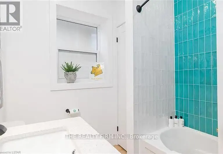 304 Oxford St E #3 — Photo 6