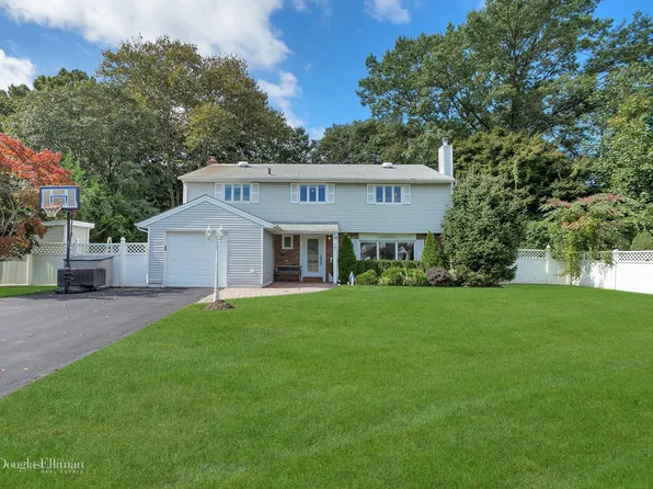 23 Barry Dr, Glen Cove, NY 11542
