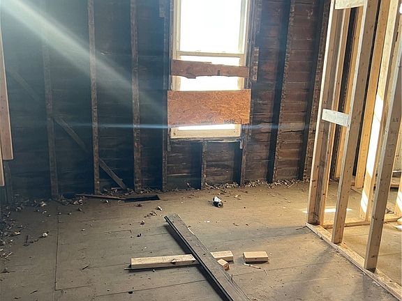 3rd image of 29 Vine St