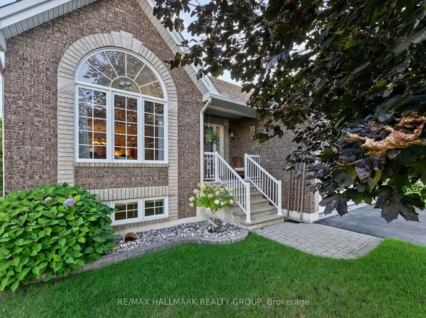 95 Lloydalex Cres, Ottawa, ON K2S 2E8