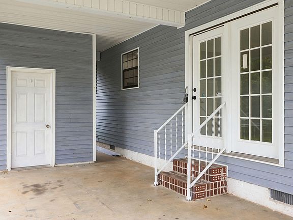4th image of 802 Cedar Dr SE
