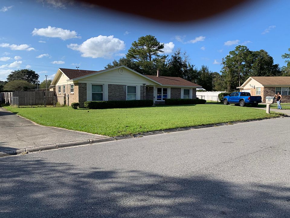 2nd image of 627 Custer Cir