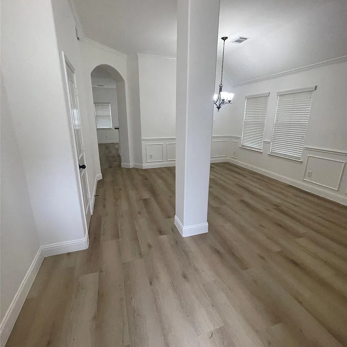 4 bed, 2.0 bath, 2226 sqft, $2,200 — Photo 2