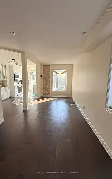 2443 Newcastle Cres — Photo 2