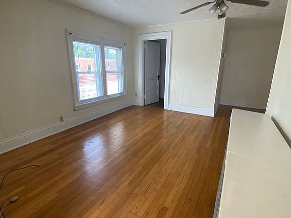 3rd image of 242 W 8th St #5-1