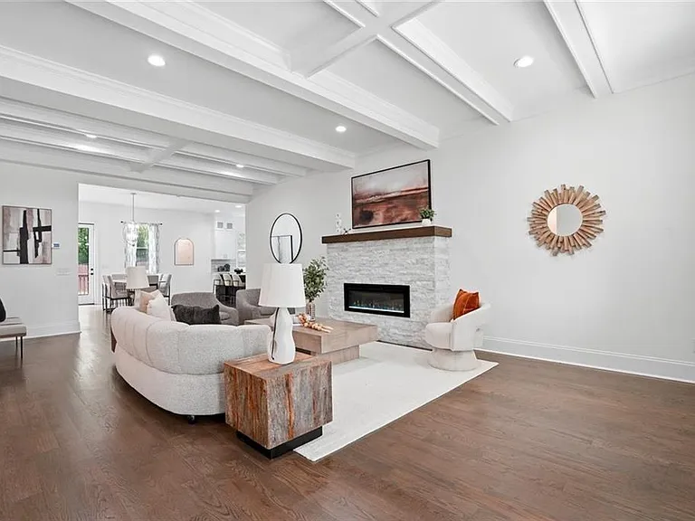 2415 Rugby Ave — Photo 4