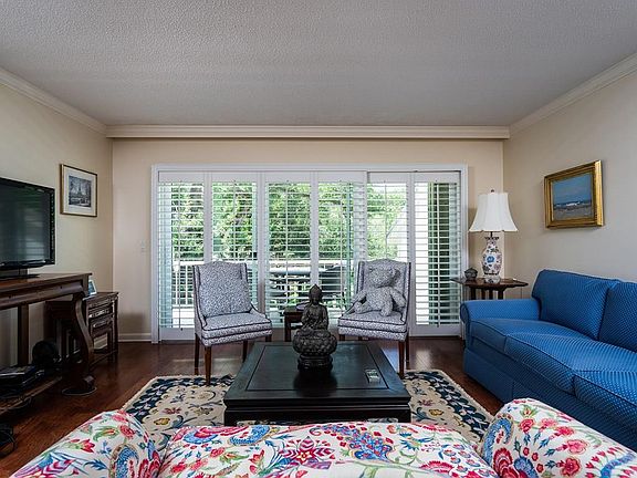 5th image of 431 Silver Moss Dr