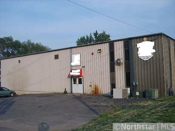 3rd image of 1111 Concord St S