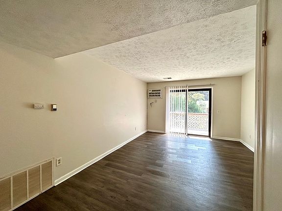 3rd image of 2950 Vineland Ave SE #2970