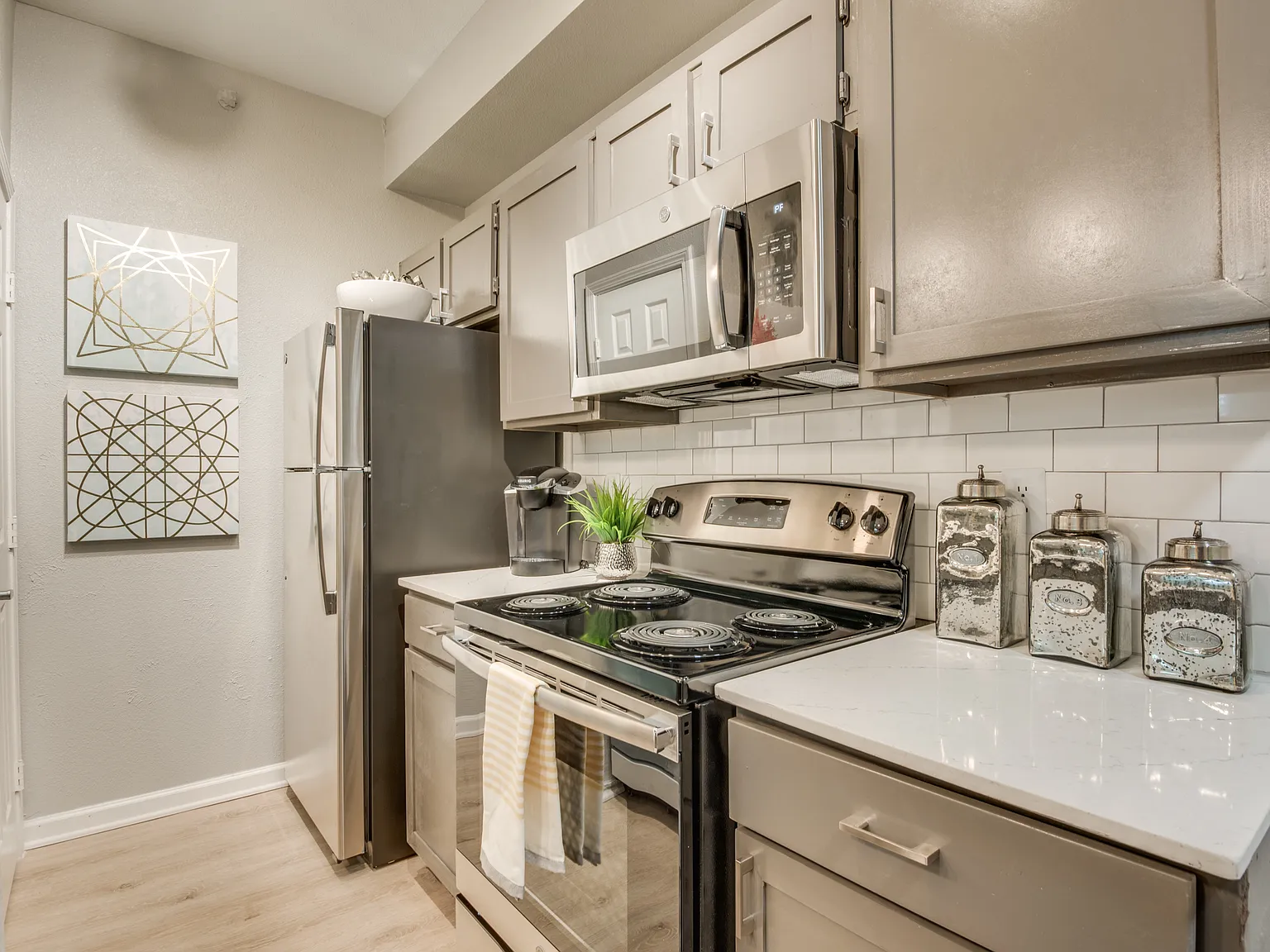 The Loren Apartments — Photo 2