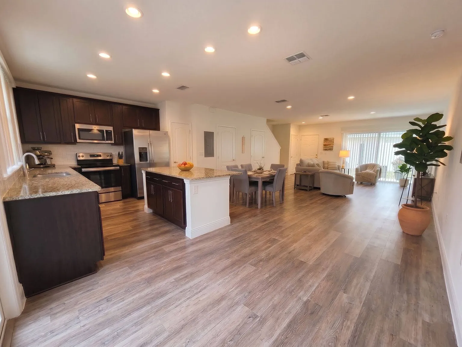 3 bed, 2.5 bath, 1729 sqft, $3,550 — Photo 1