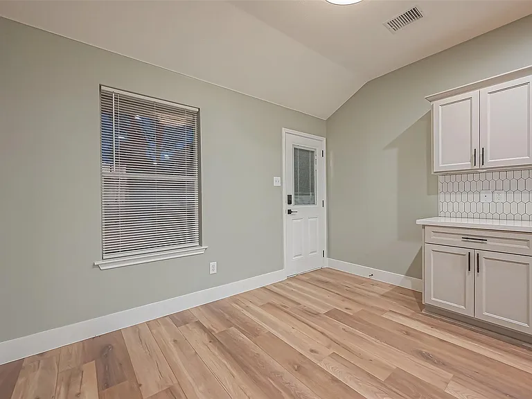 2 Garden Lodge Pl — Photo 16