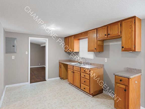 5th image of 936 W 42nd St