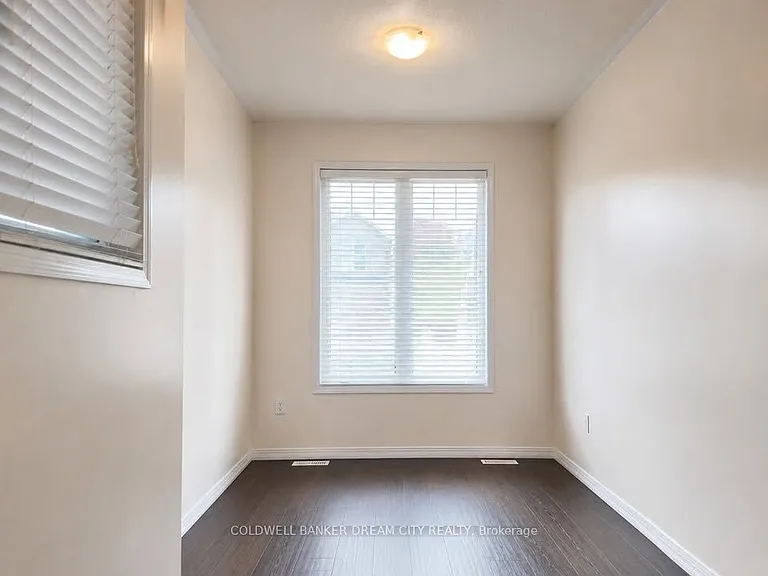 1124 Solomon Ct — Photo 2