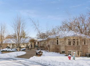 1989 Dwight Ln, Minnetonka, MN 55305