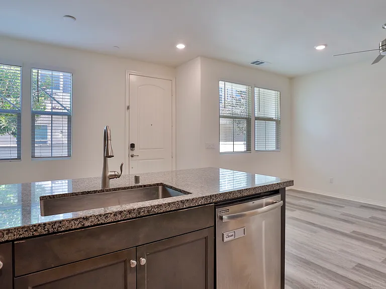 7070 Montecito Ln — Photo 29