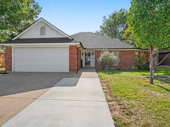 937 Jessica Dr, Burleson, TX 76028