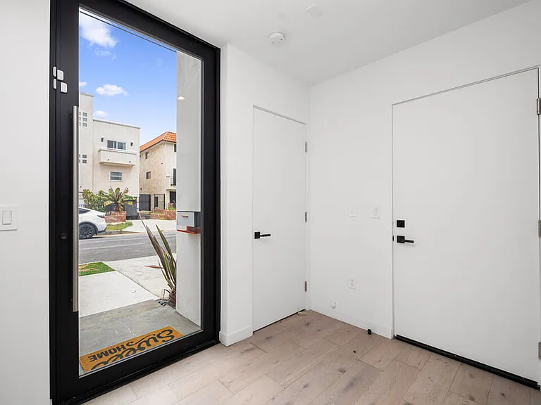 2435 S Penmar Ave — Photo 45
