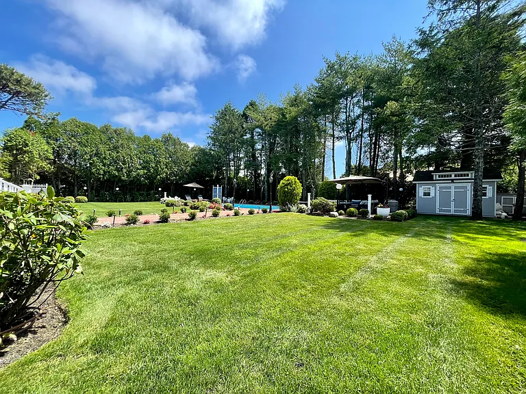 24 Pleasant Ln — Photo 2