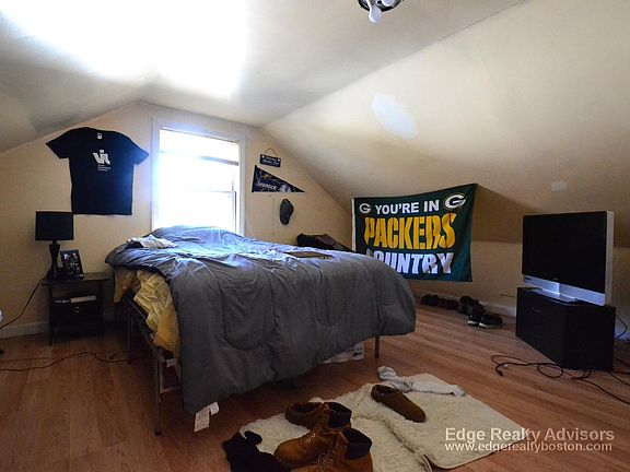 3rd image of 122 Lake St #1