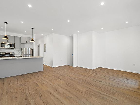 4th image of 20 Delaware Ave Floor 1
