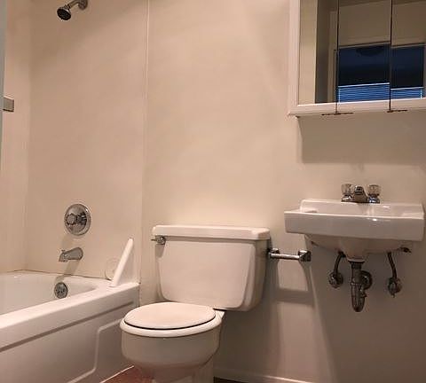 5th image of 2352 Alki Ave SW #6221497