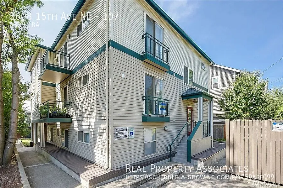5608 15th Ave NE — Photo 4