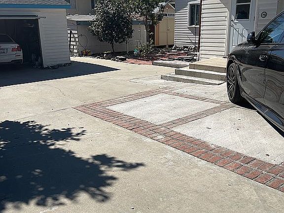 5th image of 1010 El Sur Ave