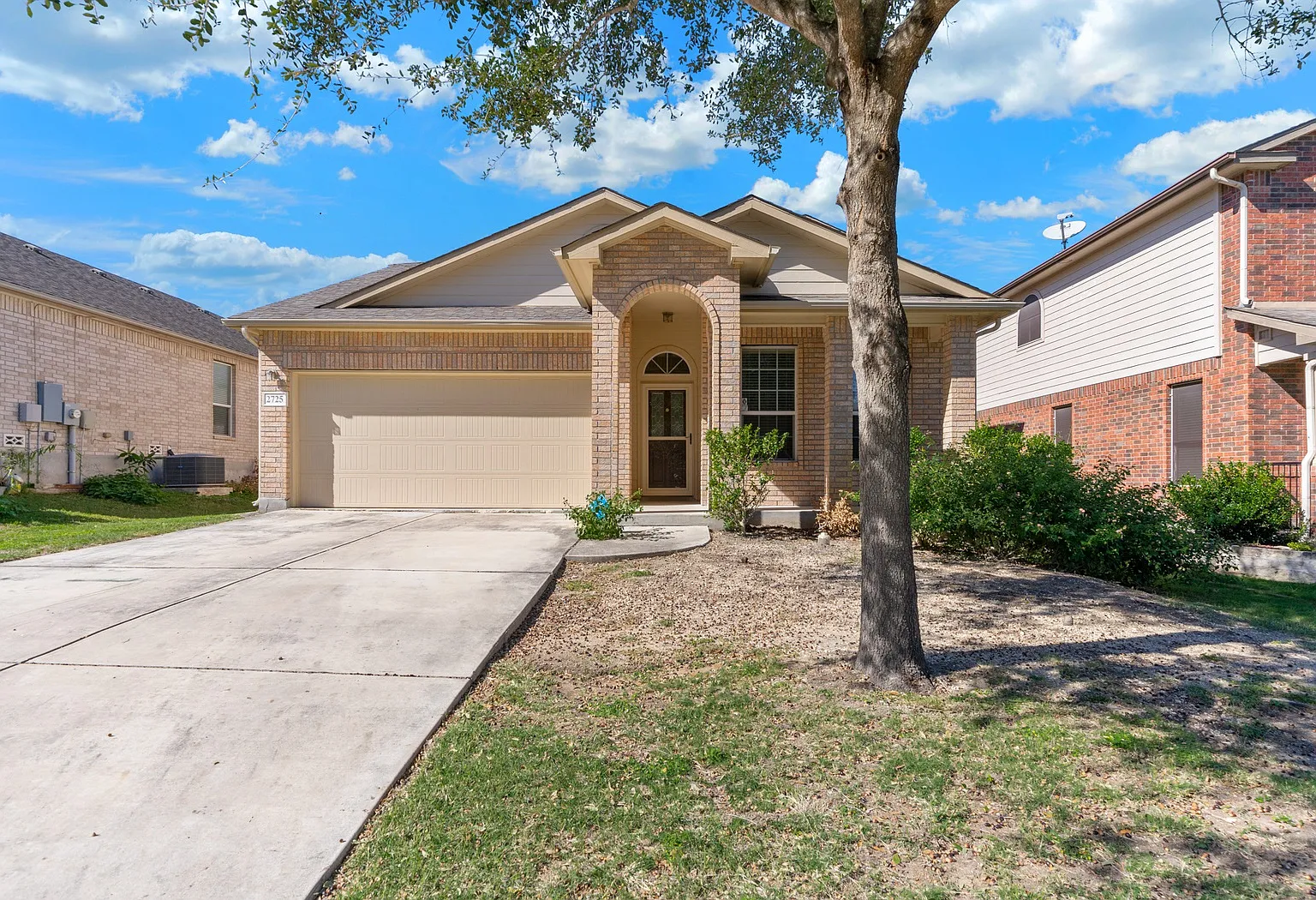 4 bed, 2472 sqft, $2,350 — Photo 2
