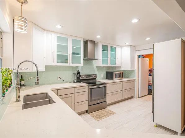 10 SW 46th Ave, Plantation, FL 33317