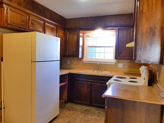 4th image of 1206A Redwood Dr