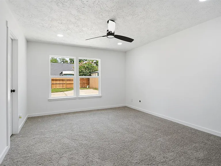 25402 Thistlewaite Ln — Photo 25