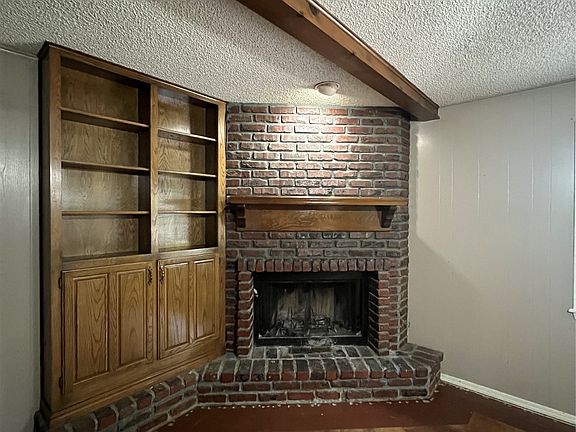 5th image of 1000 S Redbud Ave