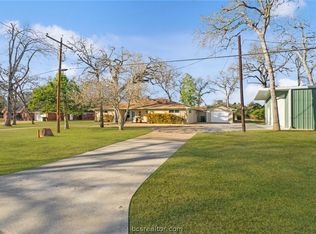 117 Golfview Dr, Hilltop Lakes, TX 77871