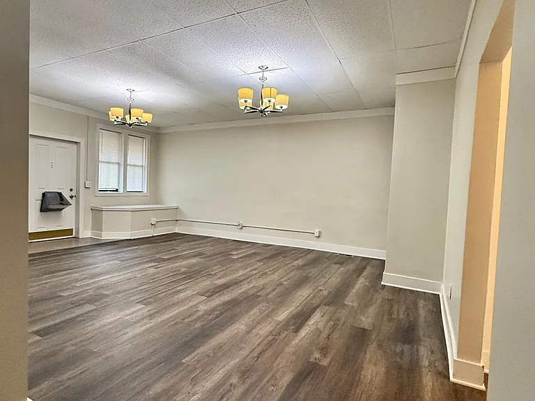 4437 Lorain Ave #DOWN — Photo 2