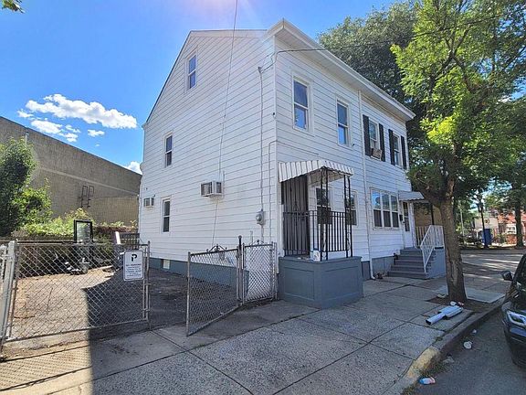 2nd image of 15 Grand St