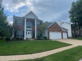 916 Kiefer Trails Dr, Ballwin, MO 63021