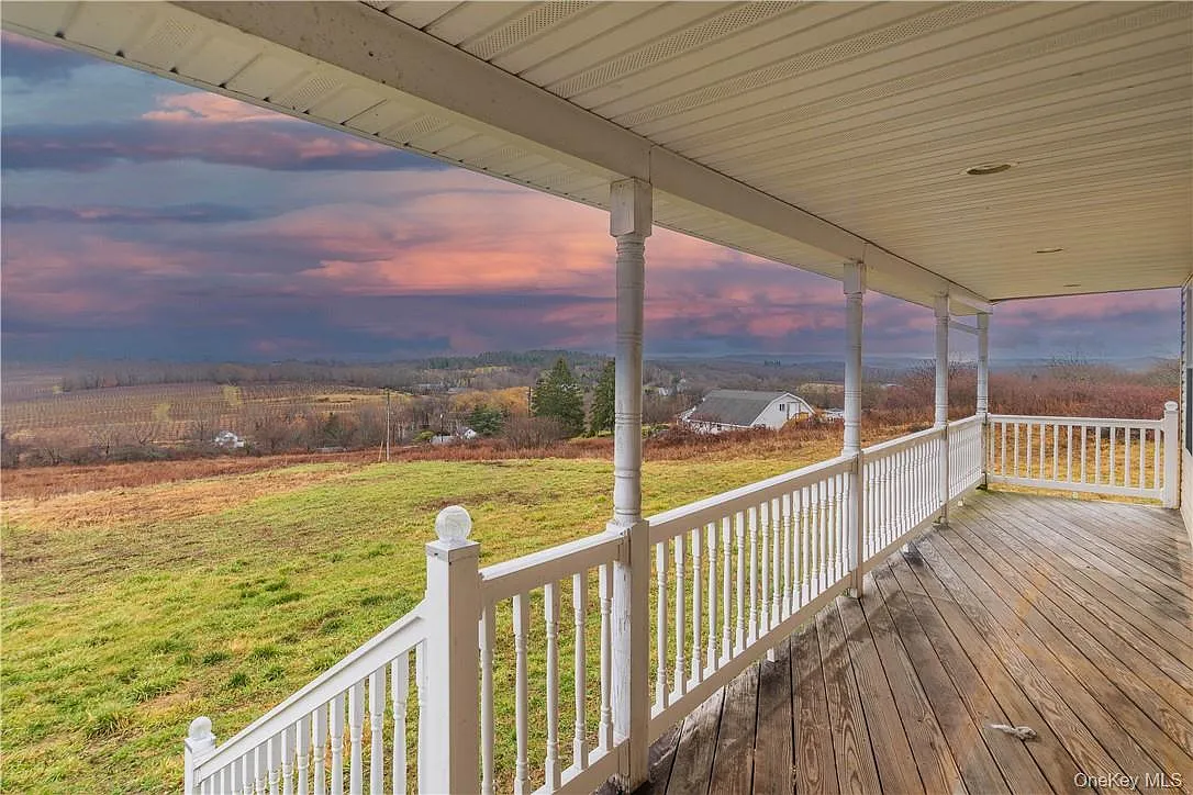 3 bed, 2.5 bath, 1650 sqft, $3,800 — Photo 3